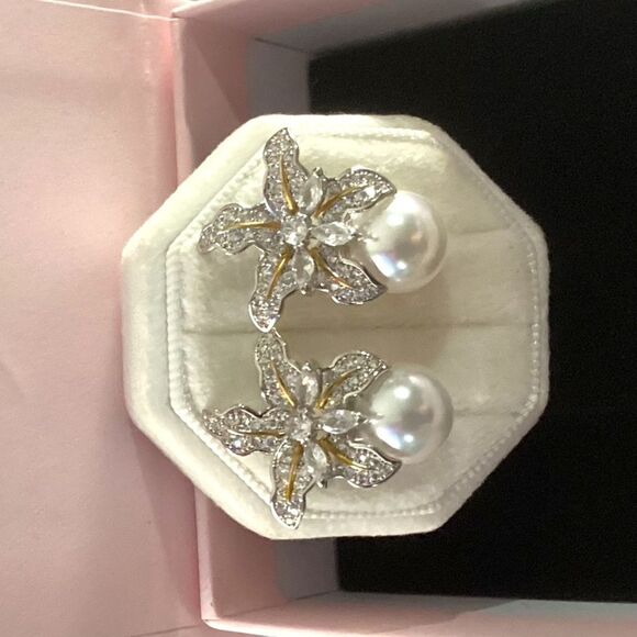 ✨Gorgeous Elegant Silver Cz Diamond Pave Star Lily &PearlPost back Earringss - Picture 14 of 17